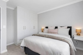 Elegant, Spotless 2 Bed For Enchanted Stays